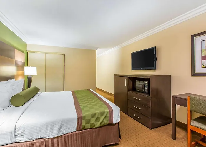Rodeway Inn & Suites Canyon Lake-Menifee West
